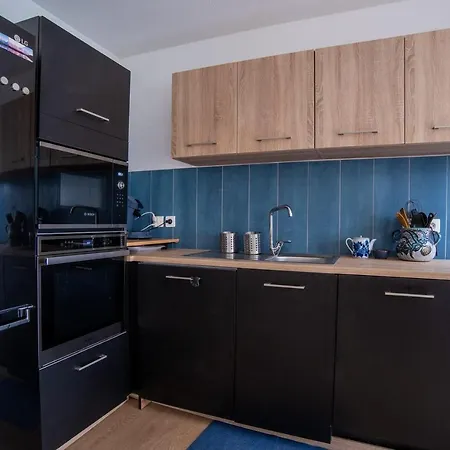 Spacious Apartment With Balcony And Swimming Pool * Hyeres