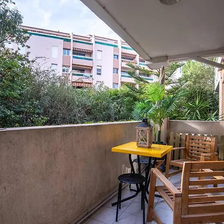 Apartment Spacious Apartment With Balcony And Swimming Pool *
